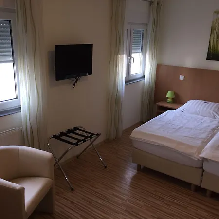 Im Wirtshaus Himberg Hotell Bad Honnef